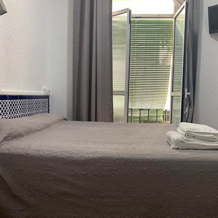 Hostal Alcobia Seville Exterior photo